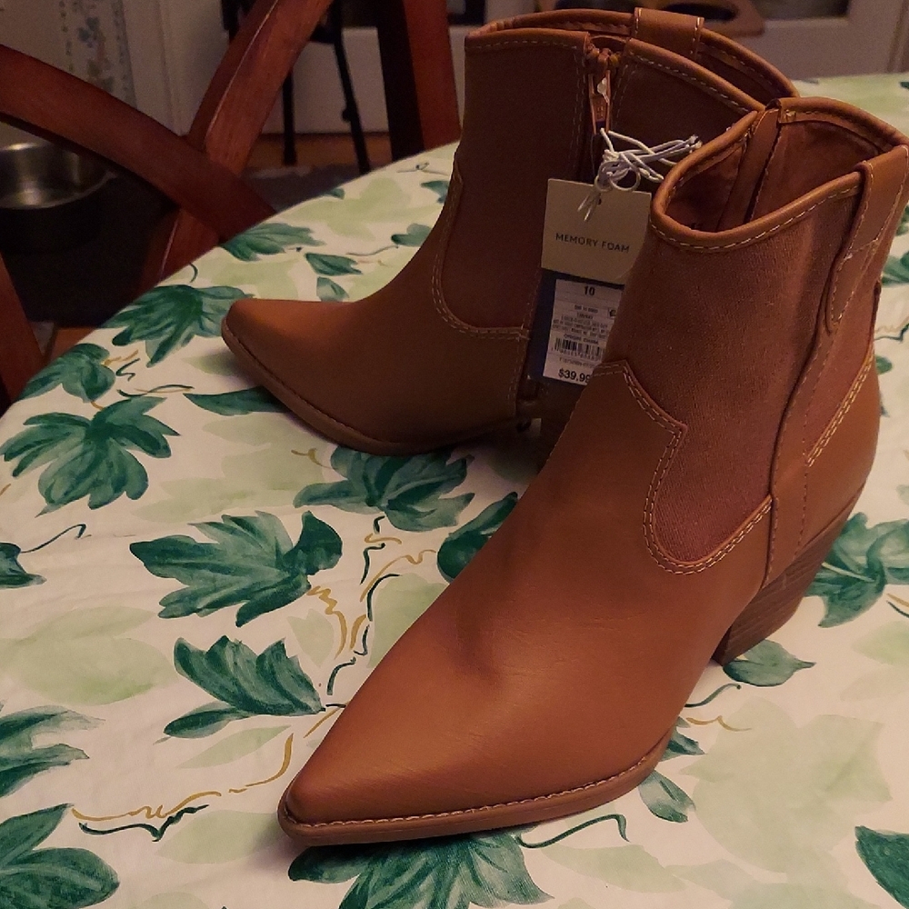 Universal Thread Brown Ankle Booties